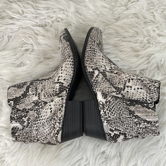 UNIONBAY TIPPER Ankle Booties Faux Snakeskin Print Almond Toe Size 8 - Picture 8 of 13